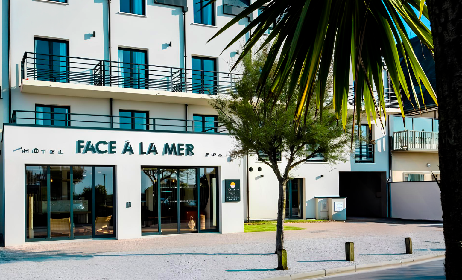 FACE A LA MER - MERVILLE
